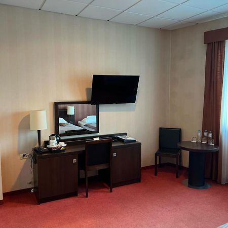 Hotel Pik ミコウフ エクステリア 写真