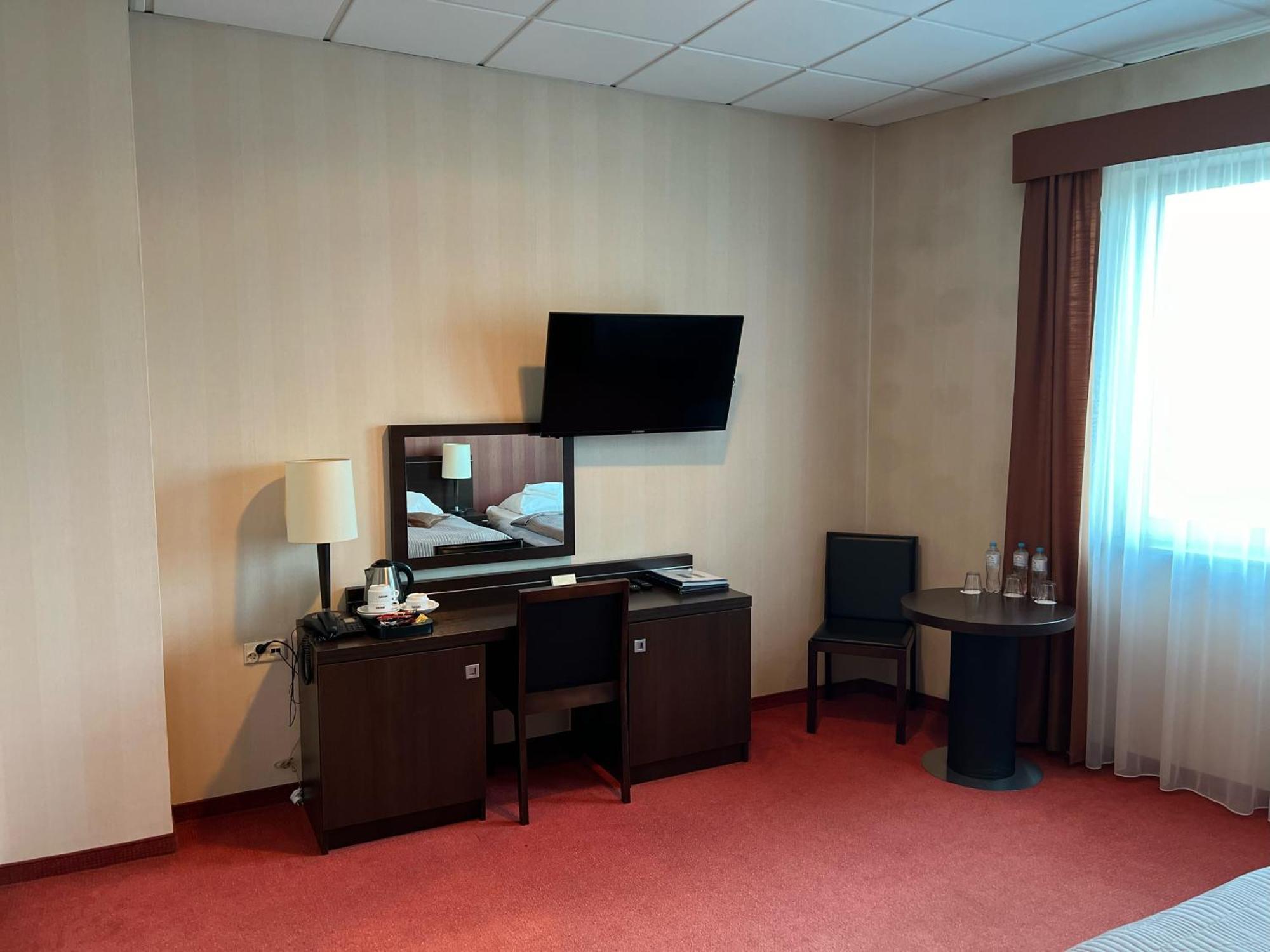 Hotel Pik ミコウフ エクステリア 写真