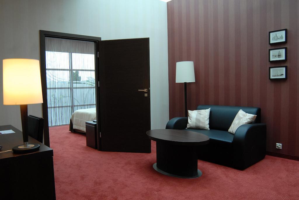 Hotel Pik ミコウフ エクステリア 写真