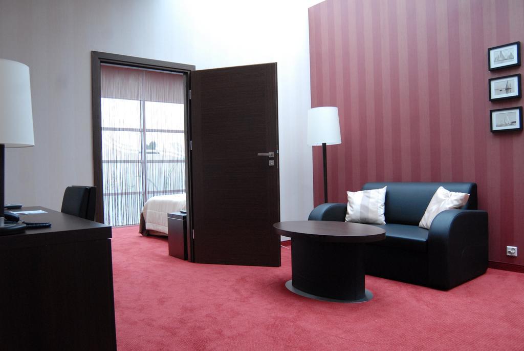 Hotel Pik ミコウフ エクステリア 写真