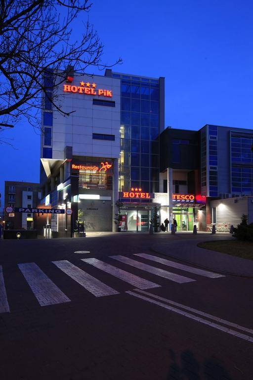 Hotel Pik ミコウフ エクステリア 写真