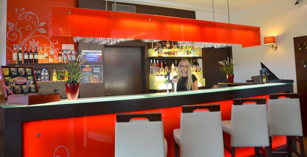 Hotel Pik ミコウフ エクステリア 写真