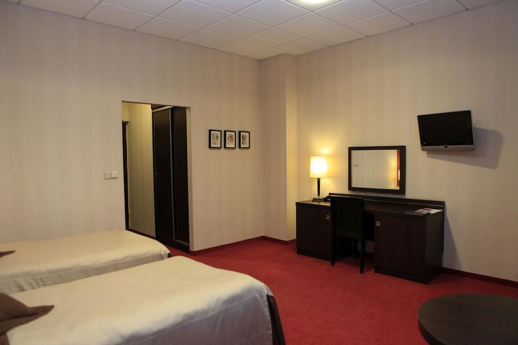Hotel Pik ミコウフ エクステリア 写真